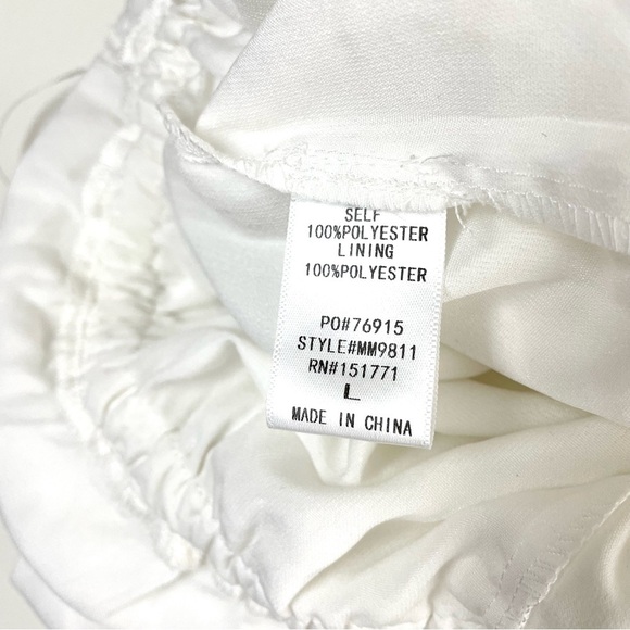 NWT Le Lis White Smocked Eyelet Romper Large - Picture 11 of 12